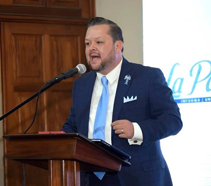 Luis Camarena, comunicador